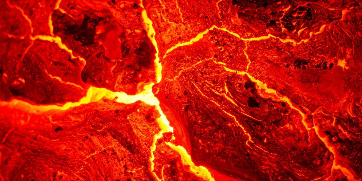 Un vulcan mortal se umple cu magmă în secret