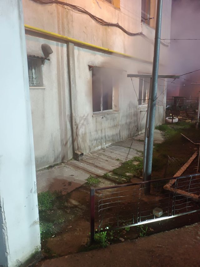 Două persoane au decedat în urma unui incendiu care le-a cuprins locuința situată la parterul unui bloc din municipiul Tulcea