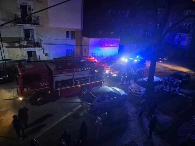 Un incendiu a izbucnit într-un bloc de locuințe din Sighetu Marmației, unde au ars tablourile electrice pe trei etaje