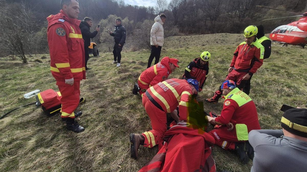 Accident grav cu ATV la Petrila: Victima, transportată de SMURD cu elicopterul