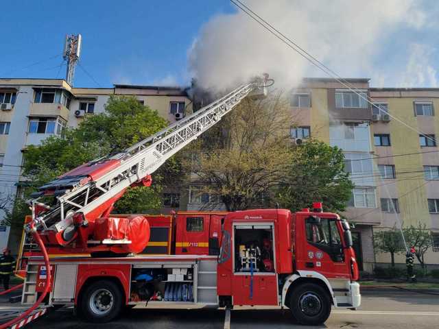 Incendiu puternic la Craiova: Pompierii intervin de urgență