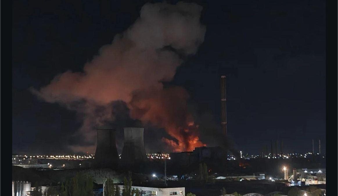București: Explozie puternică la CET Vest. Arafat: Ard 30 de tone de ulei! Fără RO-Alert