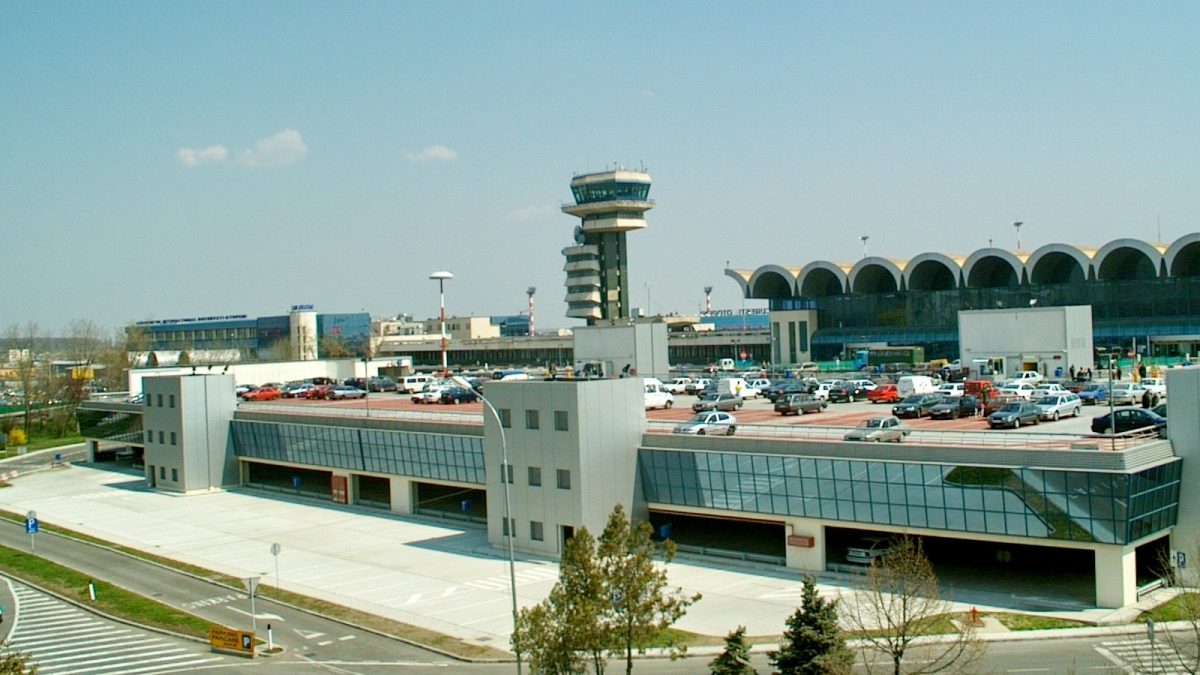Etaje din parcarea Sosiri Otopeni, închise: Schimbări majore pentru transport și ride-sharing