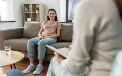 Lege Promulgată: Consiliere Psihologică Gratuită pentru Părinții Copiilor cu Autism și Sindrom Down Un proiect de lege care le oferă părinților și tutorilor copiilor diagnosticați cu tulburări din spectrul autist sau sindrom Down posibilitatea de a beneficia de consiliere psihologică gratuită a fost adoptat