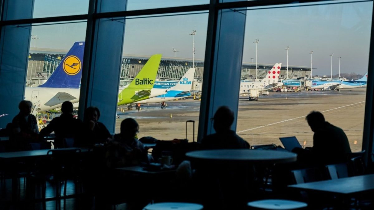 Avionul la un pas de criză: Scumpiri și anulări de zboruri în Europa, avertizează specialiștii