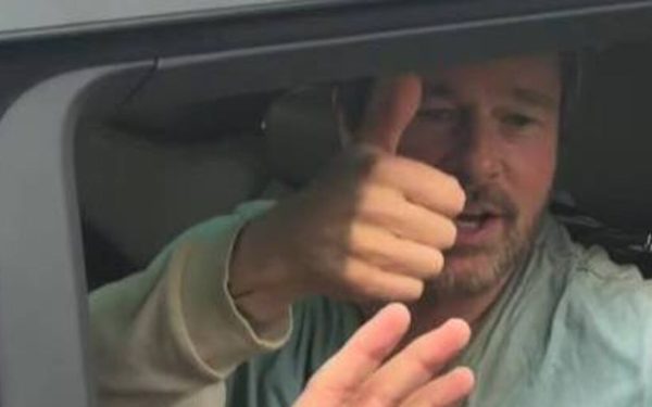 Brad Pitt, asaltat de fani în Cork, Irlanda: Starul filmează noul peliculă