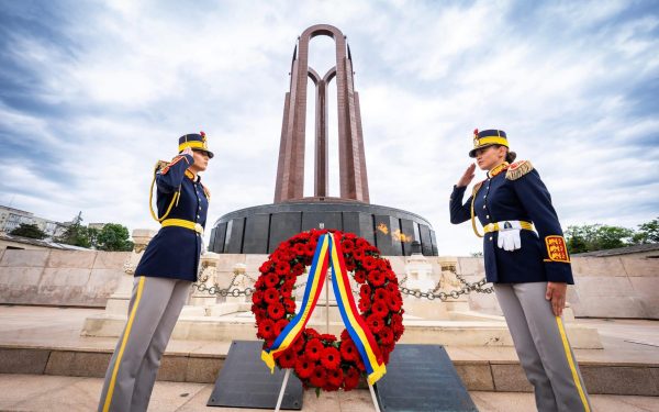 România onorează eroii: Amintirea lor, veșnic vie, în ziua de azi