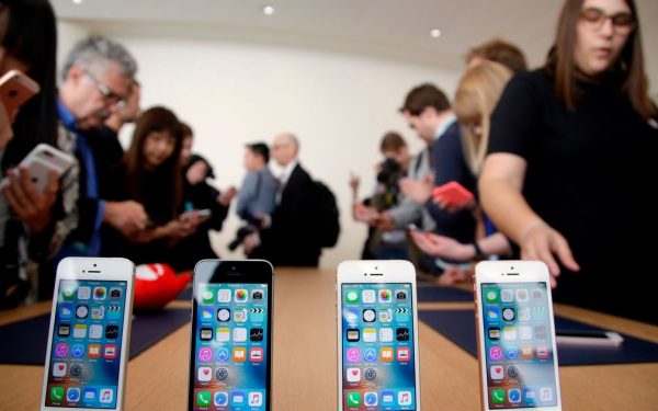 Apple dă bani utilizatorilor de iPhone: Până la 95$ pentru unii clienți