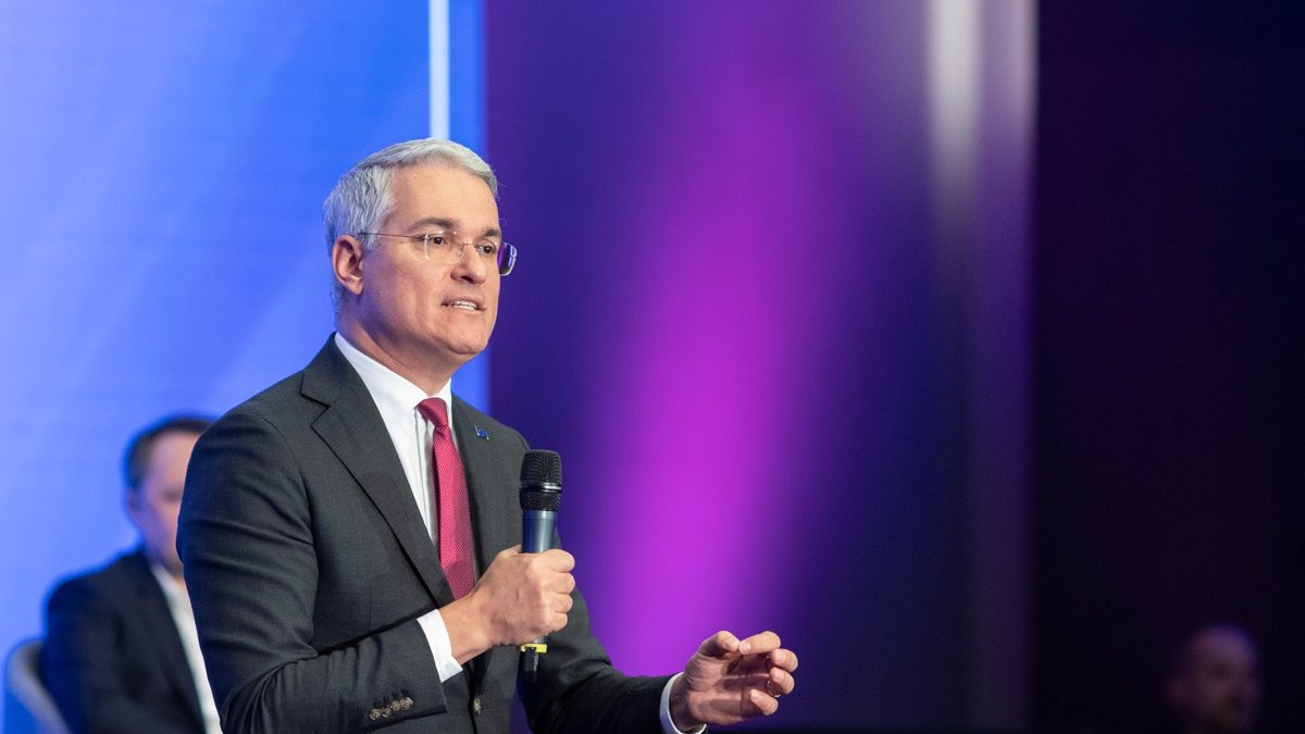 Pîslaru, despre salariu: „Mă întreține soția, greu de crezut acum!”