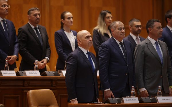 Țoiu, despre moțiunea anti-Bolojan: Niciun partid nu poate dicta votul deputaților