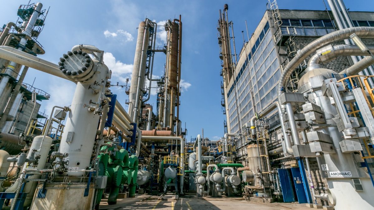 Azomureș, în prag de colaps: Romgaz preia combinatul, sute de oameni, pe liber