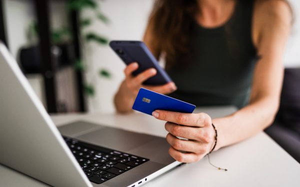 Vacanțe ieftine: Ghidul expertului să eviți țepele online în România