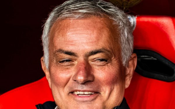 Mourinho, ofertă pe masă: Contractul-bombă așteaptă semnătura!
