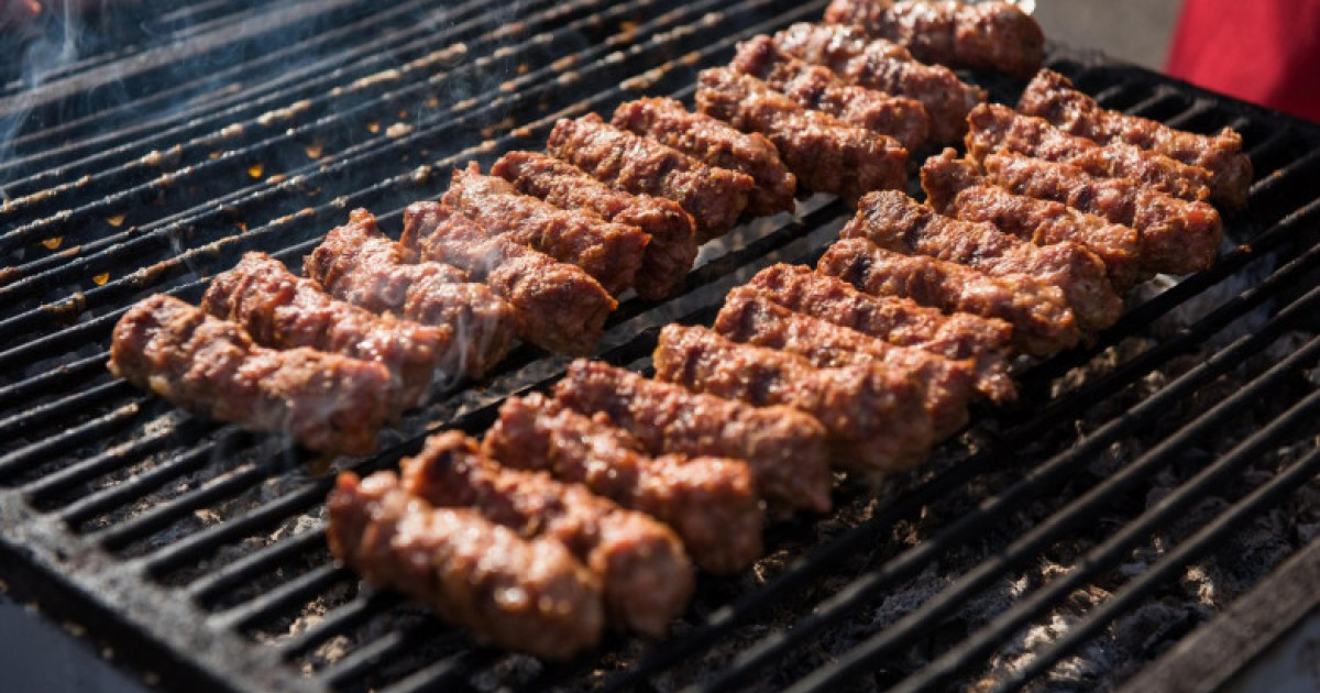 Mici & aglomerație în Piața Obor de 1 Mai: Cozi, prețuri și poftă la București