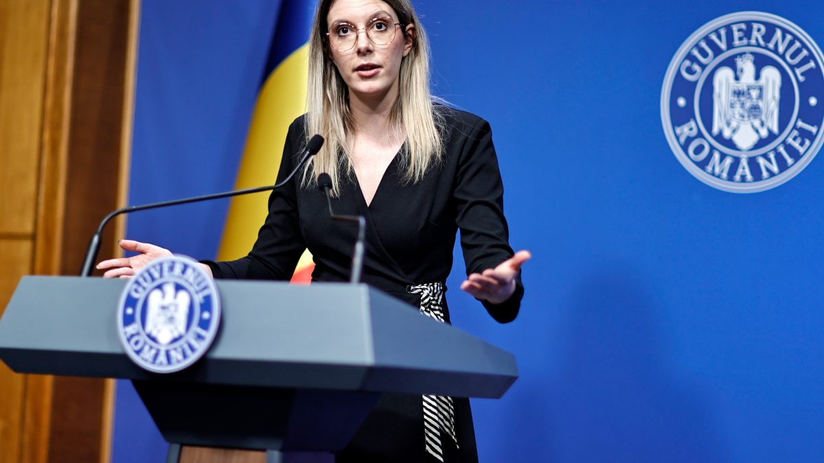 Un ministru USR rememorează demisia PSD: „Adu decența la masă!”