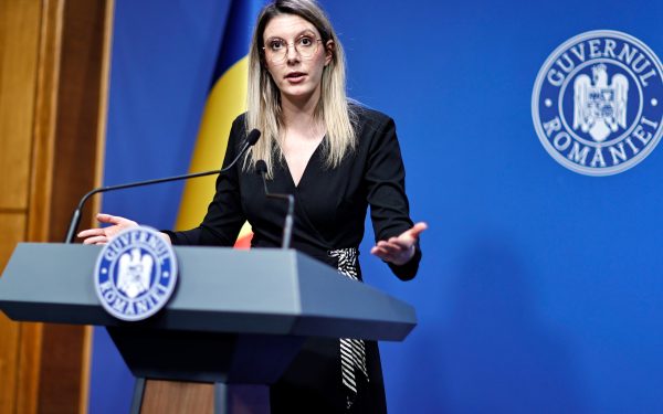 Un ministru USR rememorează demisia PSD: „Adu decența la masă!”