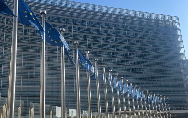 Comisia Europeană aprobă 2,62 miliarde € pentru România