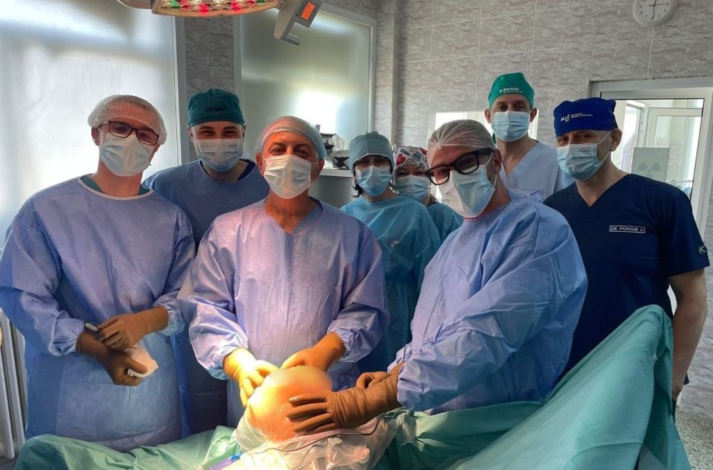Artroplastii de genunchi în premieră la Buzău, sub coordonarea lui Cîrstoiu