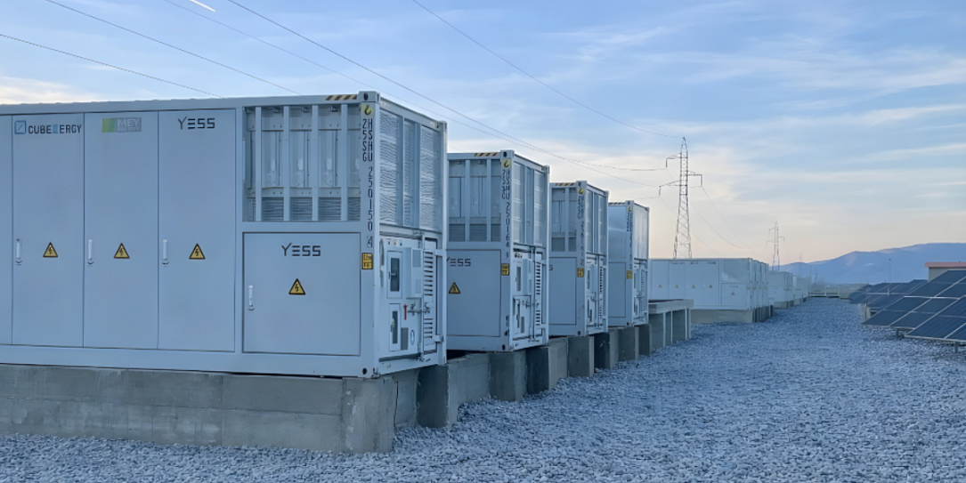 Baterii și soare: YESS Power schimbă investițiile verzi în România