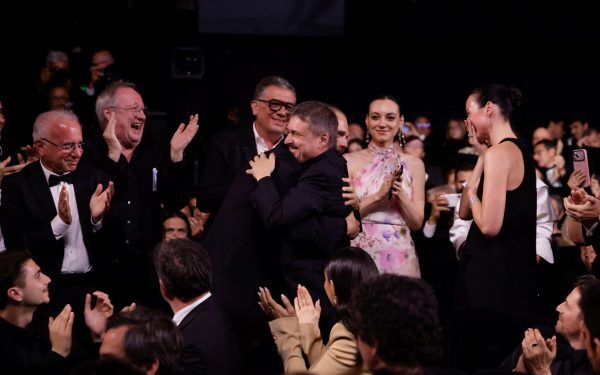 Mungiu, dublu Palme d’Or la Cannes: „Fjord”, cu Sebastian Stan, e filmul anului!