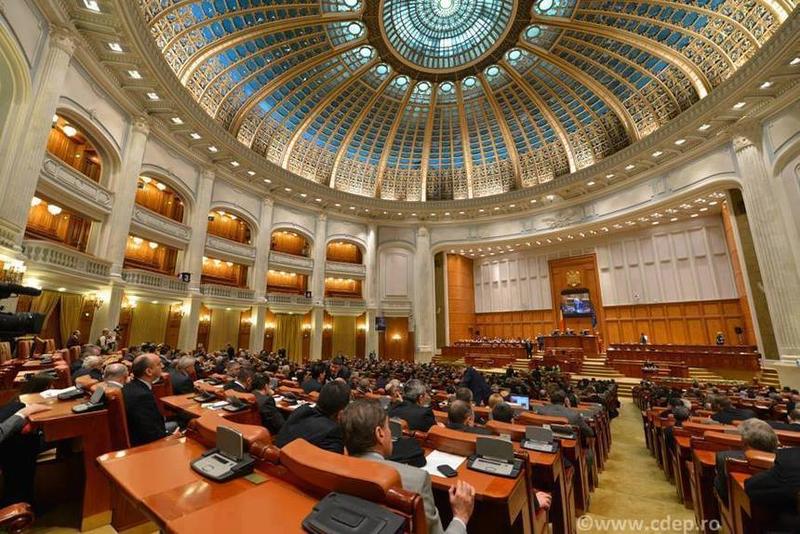 Schimbări neașteptate în Parlament: Doi deputați trec la opoziție, UDMR decide