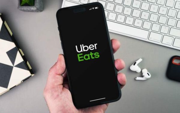 Uber vrea Glovo: gigantul caută să cumpere Delivery Hero