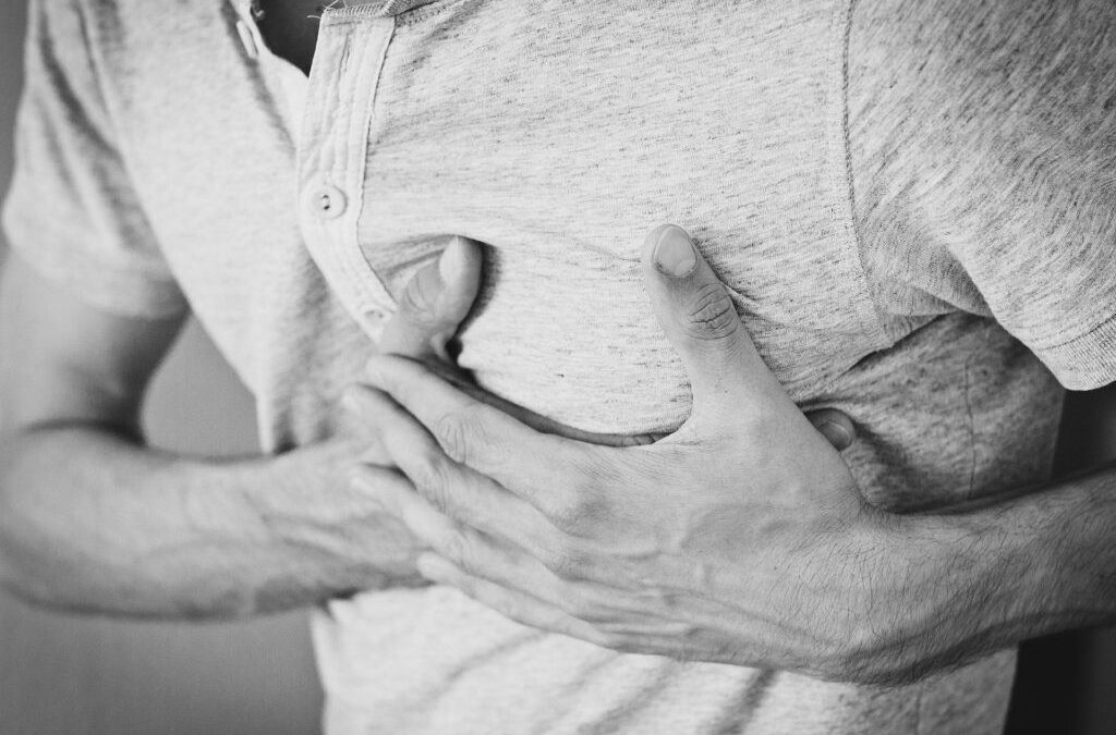 Obiceiul de seară care dublează riscul de infarct și AVC