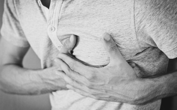Obiceiul de seară care dublează riscul de infarct și AVC