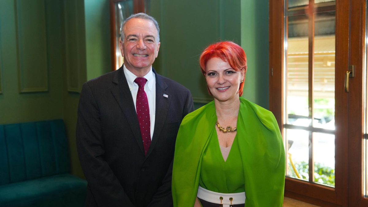 Nirenberg, ambasadorul SUA, debutează în țară cu o vizită la Craiova