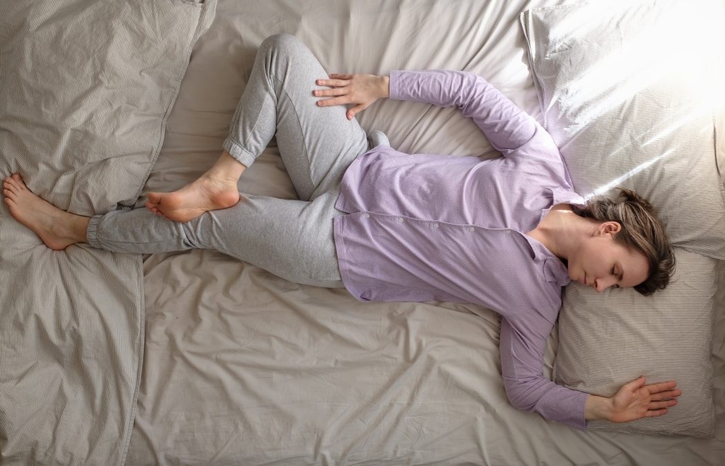 Pozițiile de somn care-ți distrug postura: Gafa nocturnă care te doboară