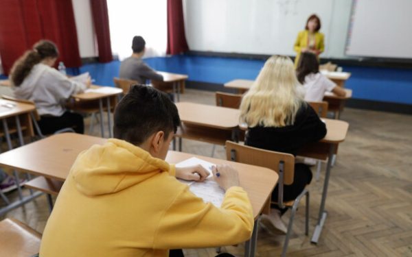 Copiuși la Evaluarea Națională 2026: Ce riscă elevii