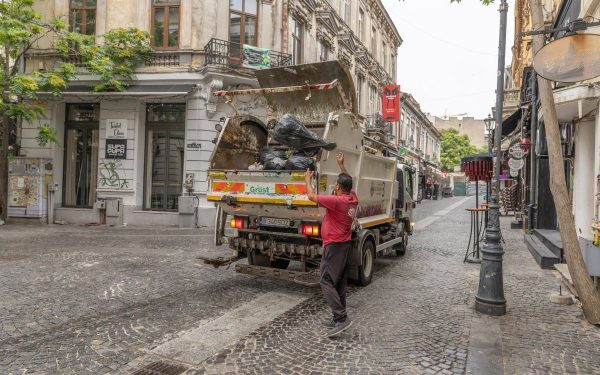 Centrul Vechi: Saci QR și noi reguli de salubrizare