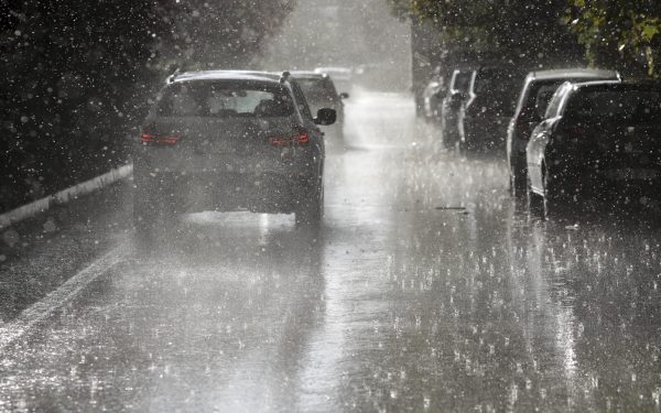 Cod portocaliu București: Ploi torențiale și grindină mare în Capitală