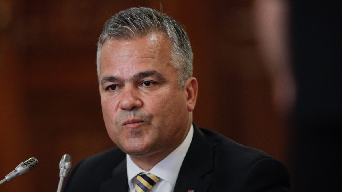 Veștea, marionetă politică? Întâlnire secretă cu minoritățile