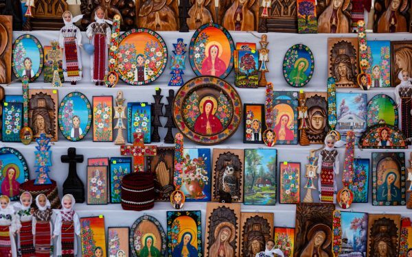 5: Icoane în școli din PNRR? Primăria dă bani pe obiecte religioase