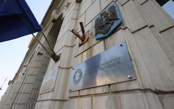 Mediu: Plângere penală pentru Cosmopolis, acuzat de poluarea lacului Crețuleasca