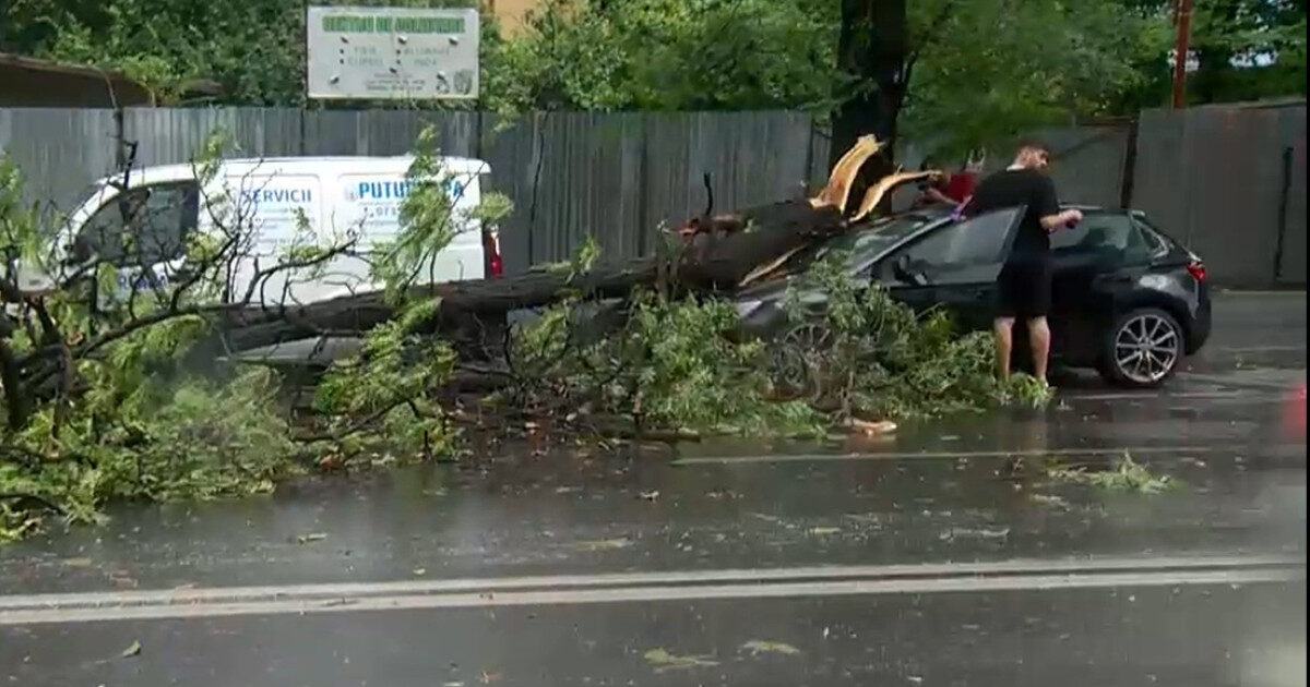 Cod roșu în București: Furtună ucigașă, 4 RO-Alert lansate