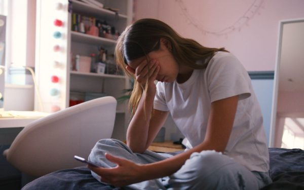 Orele pe internet. adolescenții, puși în pericol de depresie
