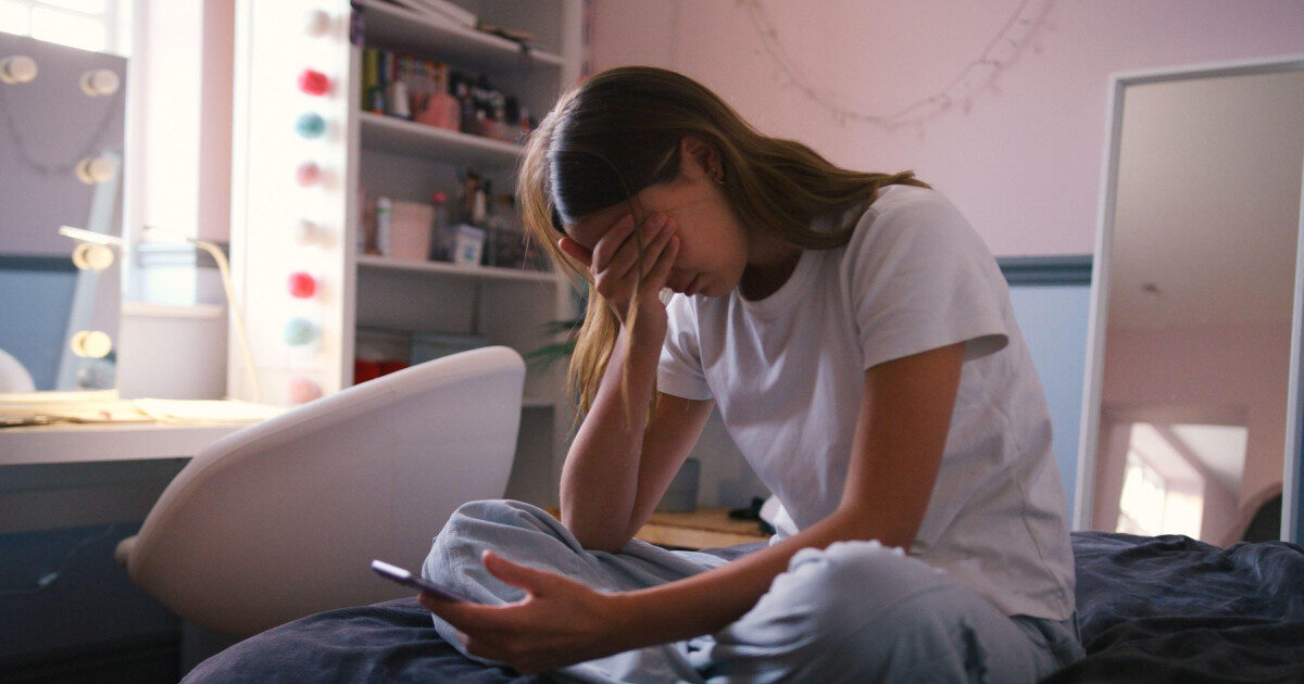 Orele pe internet. adolescenții, puși în pericol de depresie
