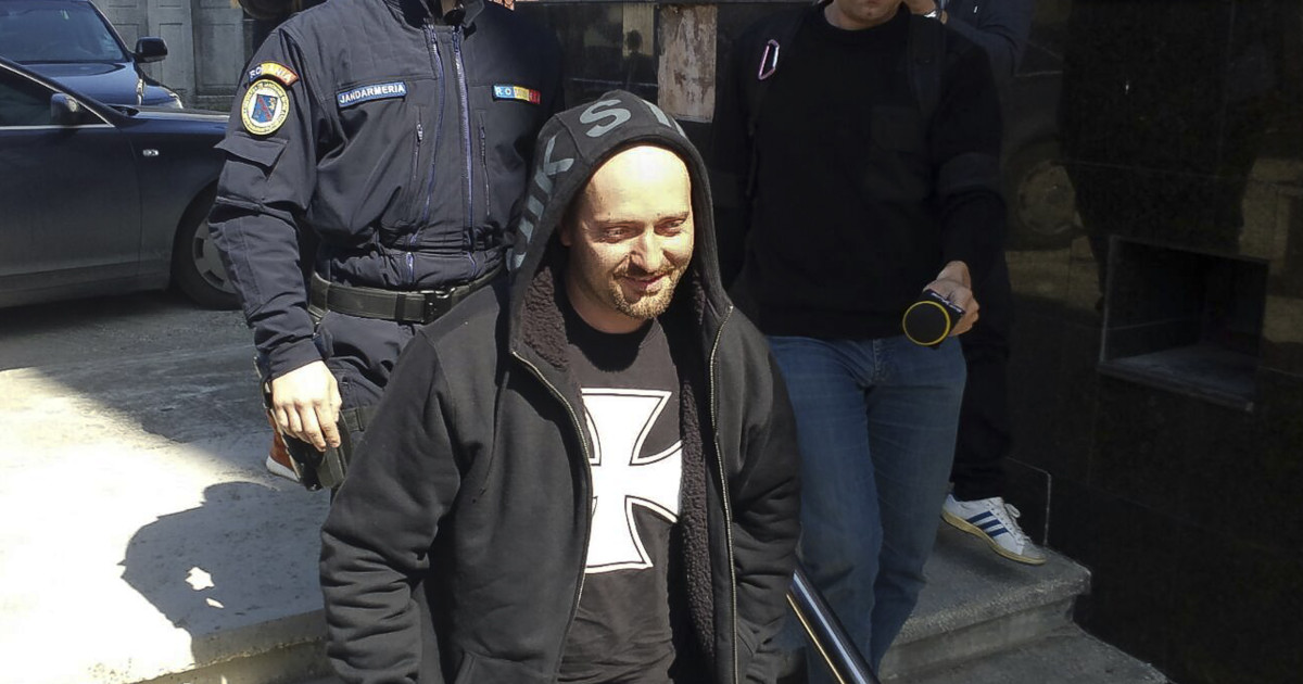 Cheloo, sub escortă: Rapperul, reținut și dus la spital