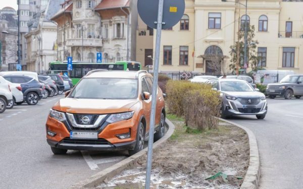 Centrul Bucureștiului: Taxa pentru mașinile parcate neregulamentar, aprobată