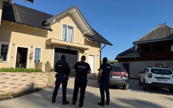 Suceava: Taximetrie ilegală pe copii. Femeie, cercetată pentru evaziune