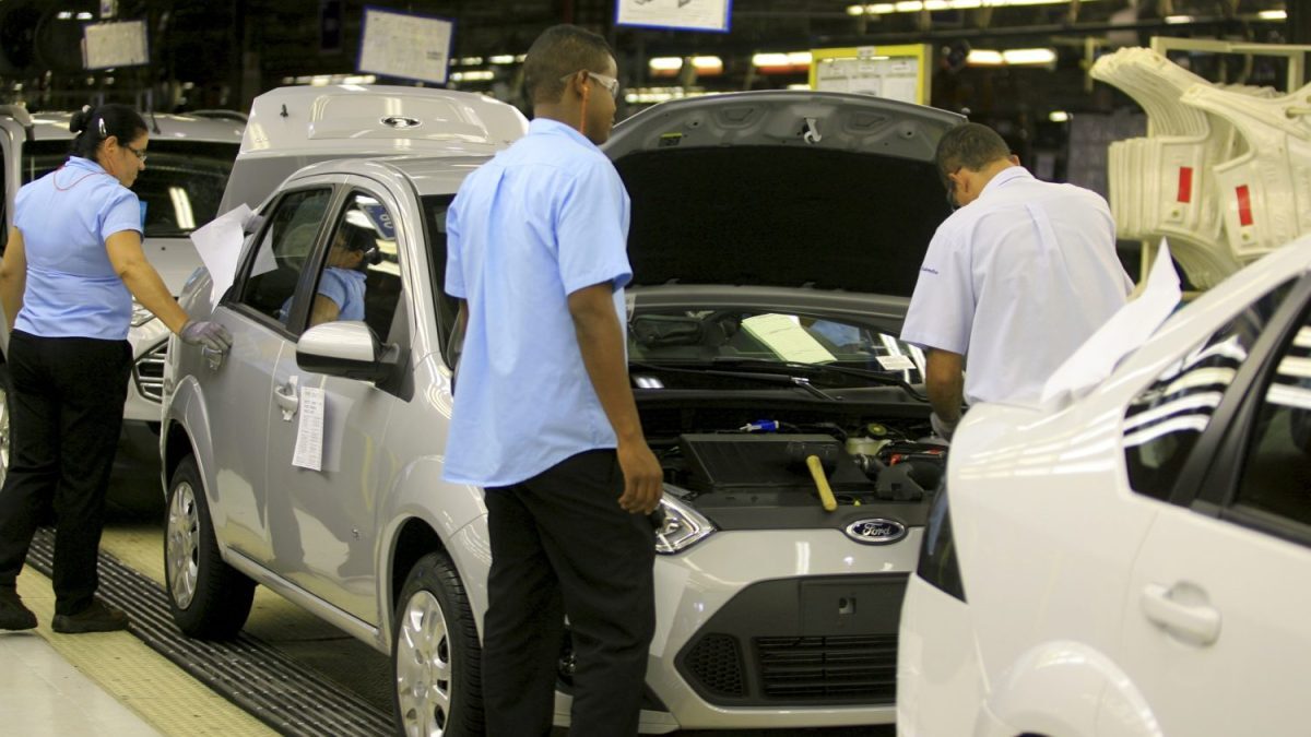 Inteligența artificială a eșuat: Ford re cheamă 350 de ingineri veterani