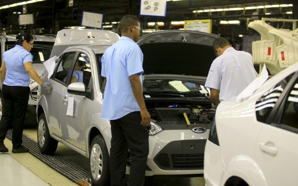 Inteligența artificială a eșuat: Ford re cheamă 350 de ingineri veterani