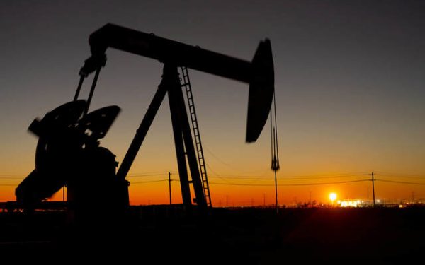 Petrolul, în cădere liberă: Speranțe pentru Strâmtoarea Ormuz