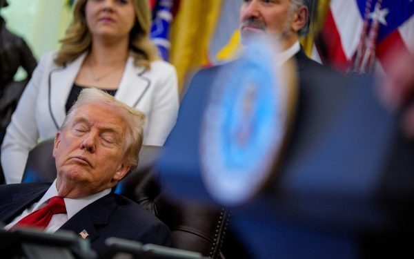Trump, profit de jumătate de miliard dolari din cripto. Investitorii pierd masiv