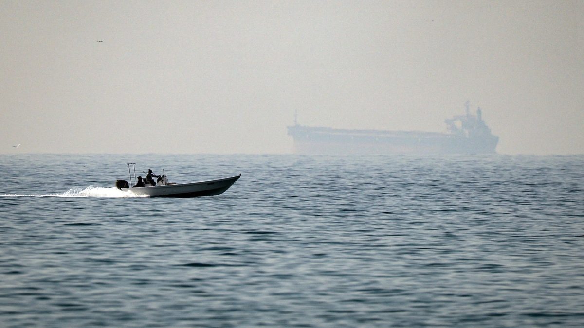 Strâmtoarea Ormuz, închisă total de Iran până la noi ordine