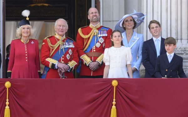 Regele Charles, aclamat de mii de oameni. Prințul Louis, starul zilei