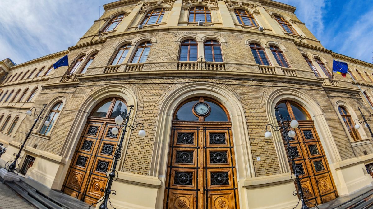 Vârsta nu e un impediment: Românca de 90 de ani, absolventă de facultate