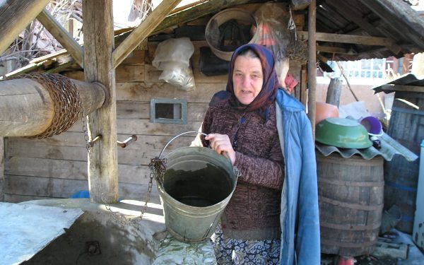 Apă din fântână: Se plătește? Legea, zvonuri și frici